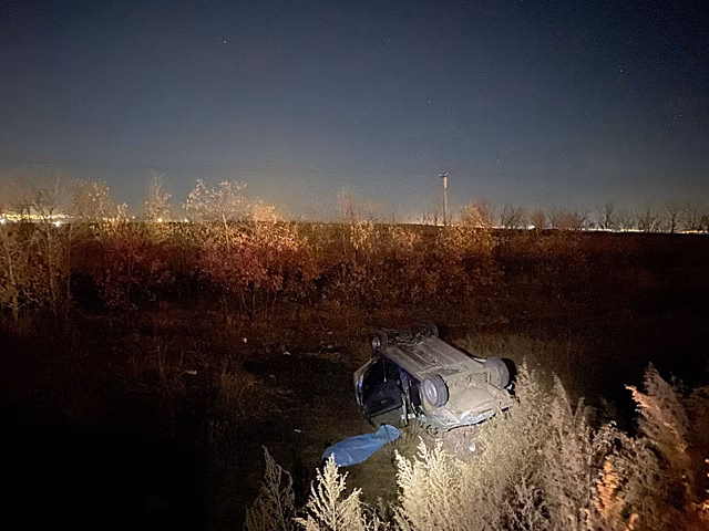 В Оренбурге на улице Автомобилистов перевернулась машина, водитель погиб
