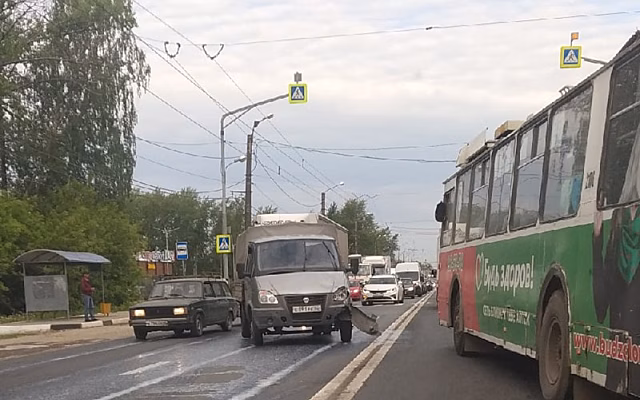 На выезде из Рязани образовалась большая пробка из-за ДТП
