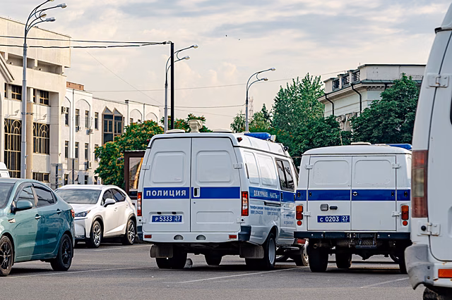 Легковушка протаранила здание полиции во время ДТП в Краснодаре