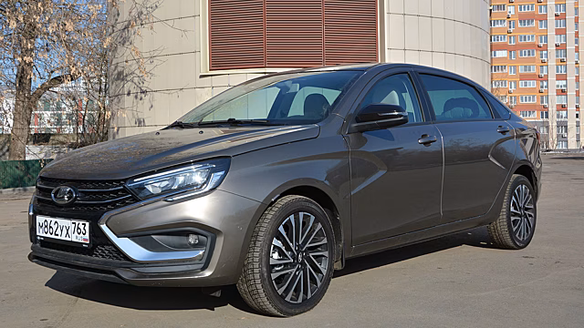 Ореол власти: тест-драйв представительской Lada Aura