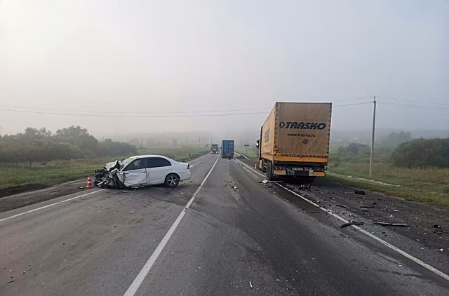 Водитель Хонды погиб в ДТП с грузовиком на трассе под Новосибирском