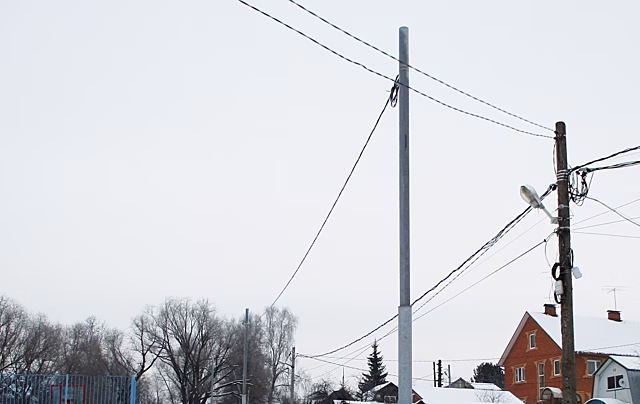 Подрядчики завершили монтаж опор освещения в населенном пункте поселения Рязановское