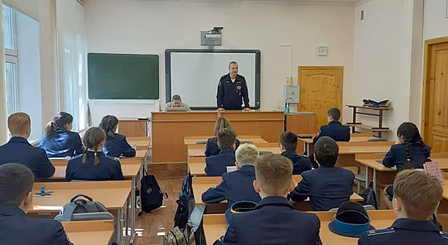 Госавтоинспекция Северного округа в преддверии летних школьных каникул провела профилактические беседы со школьниками