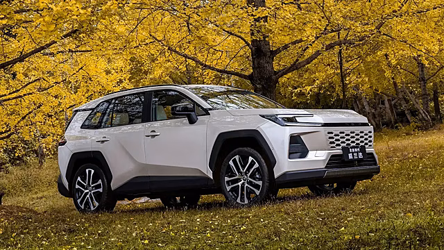 Родственник RAV4: в Россию привезли надежный кроссовер Toyota