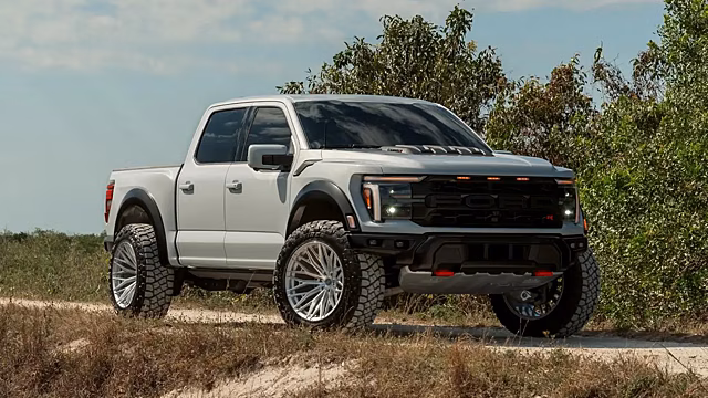 Ford F-150 Raptor R получил дерзкий тюнинг с 22-дюймовыми колесами