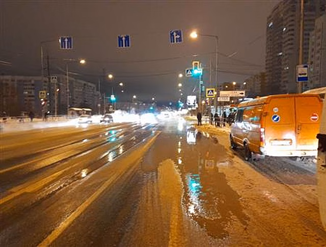 Из-за порыва затопило ул. Ново-Садовую в Самаре