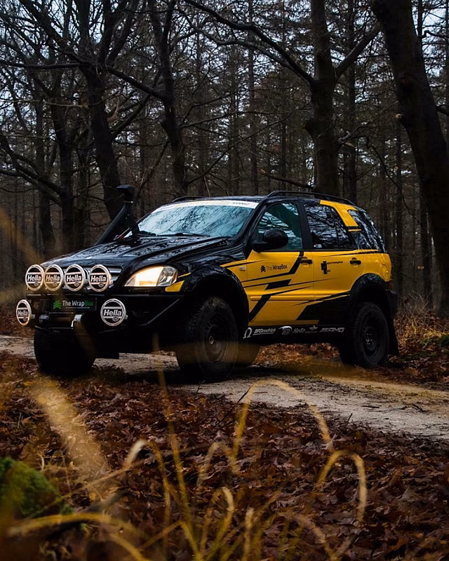 Mercedes-Benz ML55 AMG первого поколения превратили во внедорожник для ралли-рейдов