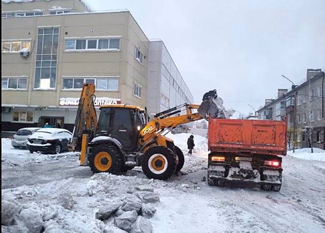 С новосибирских улиц вывезли 2500 самосвалов снега