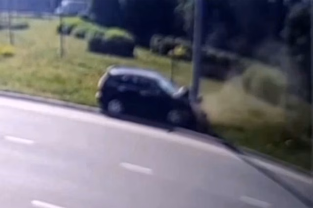 Honda влетела в столб в Казани