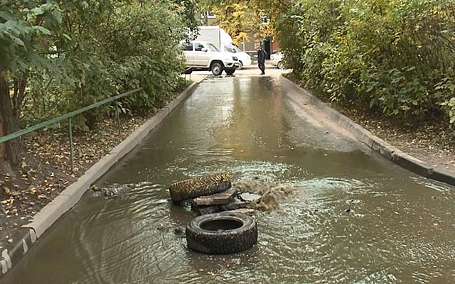 В Рязани улицу на Московском затопило фекалиями