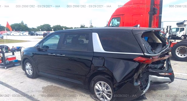 В США новый KIA Carnival попал в ДТП — стоимость ремонта превышает 1.3 миллиона рублей