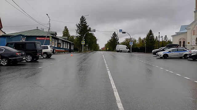 В Салехарде пенсионерку, переходившую дорогу в неположенном месте, сбила иномарка