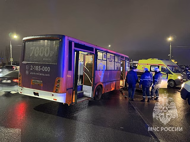 Пять человек пострадали в ДТП с маршруткой на Канавинском мосту