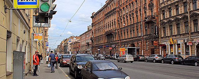 В Петербурге планируют ввести поминутную оплату парковки со второго часа