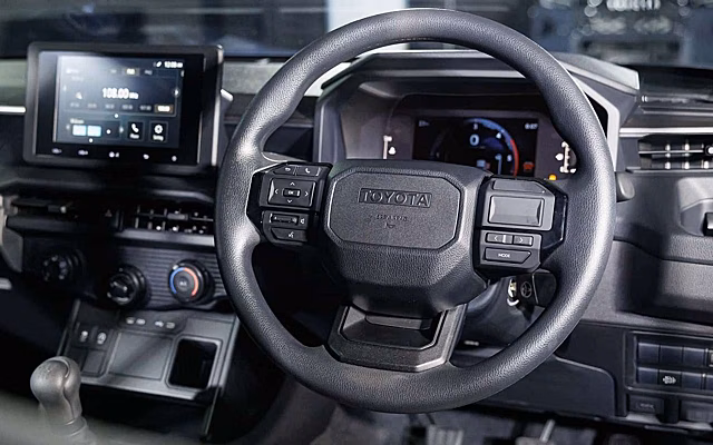 Появились подробности о базовой комплектации Toyota Hilux девятого поколения