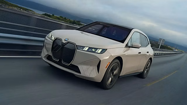 BMW прекращает поставку электромобилей iX в США