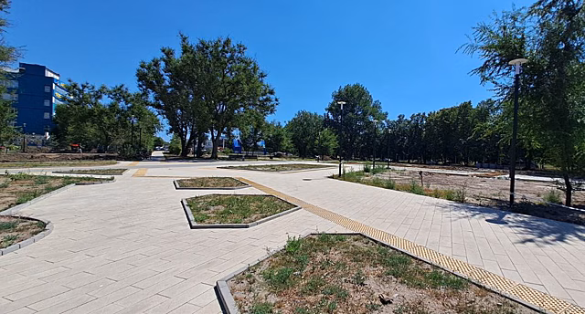 В Курске благоустраивают сквер на пересечении улиц Союзной и Куйбышева