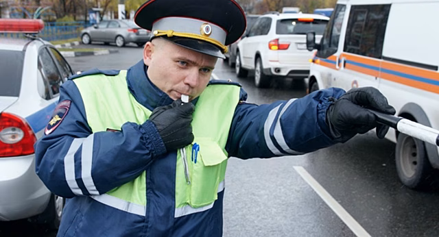 Правильный ответ инспектору ГИБДД, который требует прекратить его снимать
