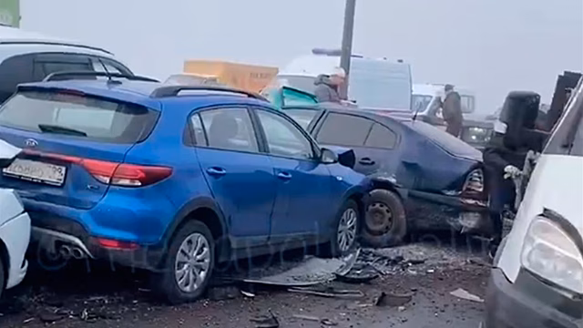 В Санкт-Петербурге на КАД столкнулись около десятка машин