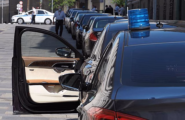 Названы возможные меры для чиновников за отказ от отечественных автомобилей
