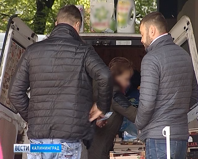 В Калининграде уличный торговец черепахами сбежал от проверяющих