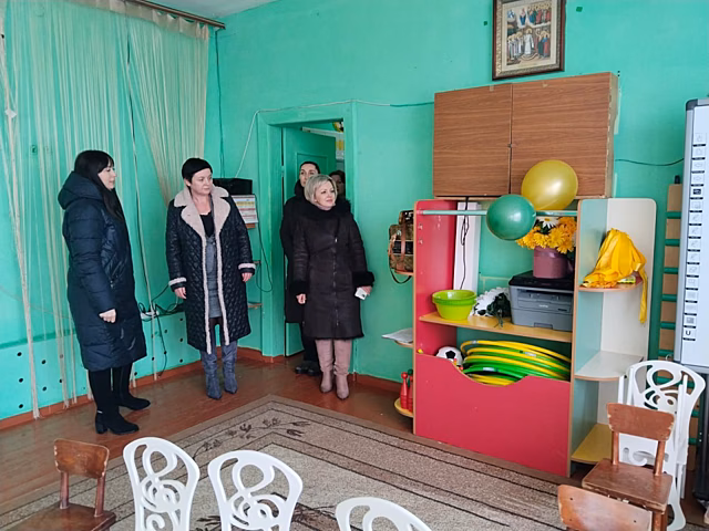 Партийный десант Советского района обсудил капитальный ремонт дошкольного учреждения