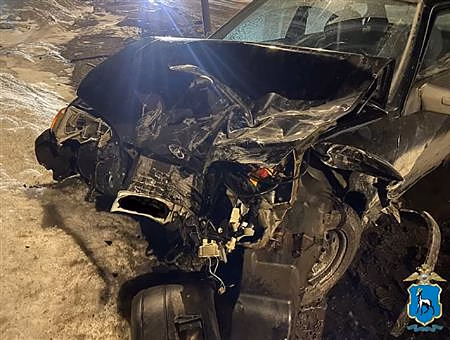 В Самаре ВАЗ вылетел на "встречку" и врезался в большегруз
