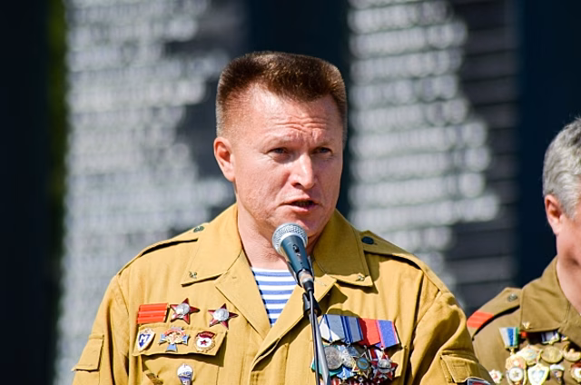 Избежавший колонии десантник Тетерин попал в ДТП в центре Екатеринбурга
