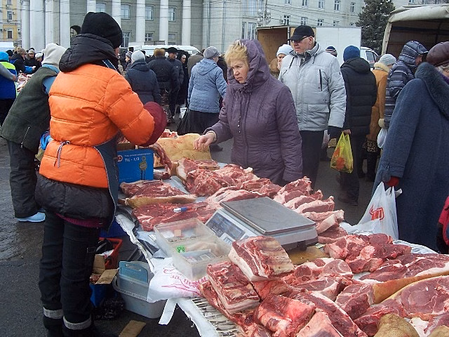 Депутат предложил закрыть "грязную ярмарку" на Театральной площади