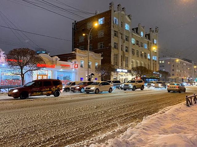 Центр Екатеринбурга оказался в «красной зоне» из-за пробок