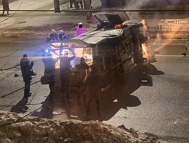 Четыре человека пострадали в ДТП с перевернувшейся скорой в Воронеже