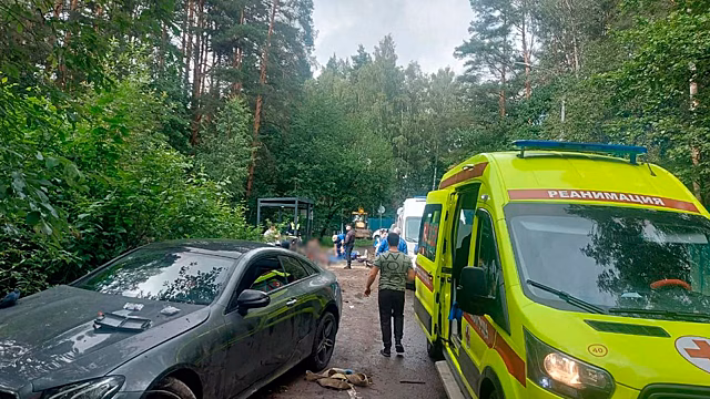 Подросток на отцовской машине сбил четырех человек на остановке в Химках