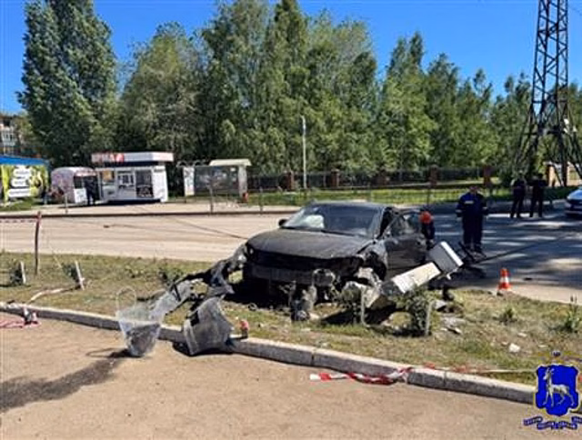 Пьяный водитель Mazda из Самарской области не смог объехать столб