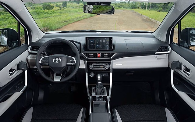 В России замечены в продаже 7-местные Toyota Veloz