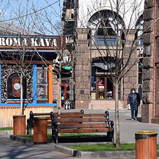 «Спирта нет, берите водку». Прогулка по Киеву в условиях жёсткого карантина