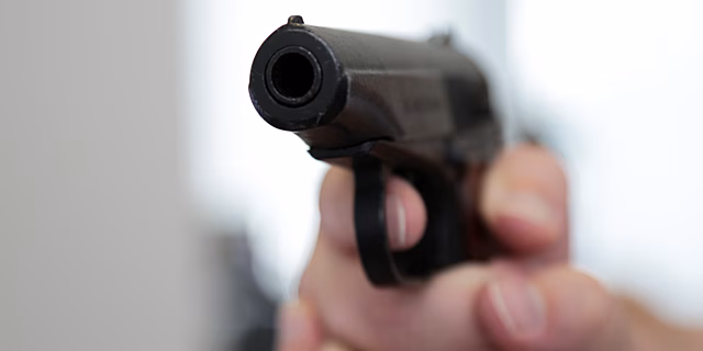 В пригороде Парижа взяли под стражу двух подозреваемых в убийстве подростка