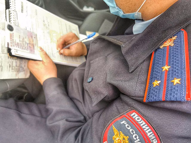 В Красноярске у алиментщика с миллионным долгом забрали автомобиль