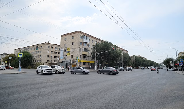 Водителям в Волгограде напомнили о значении желтой разметки