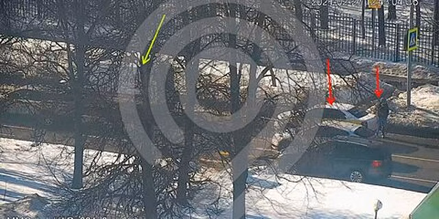 Водитель такси сбил пешехода с коляской на Саянской улице