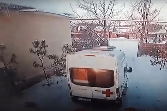 Угнал, пока медики были у тяжелой пациентки: на Урале ищут похитителя скорой
