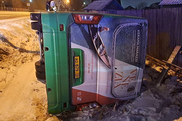 Подросток за рулем отцовского "Патриота" спровоцировал ДТП с автобусом в Тюмени