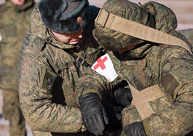 С медиками танковой армии ЗВО в Подмосковье прошло учение по проведению реанимационных действий