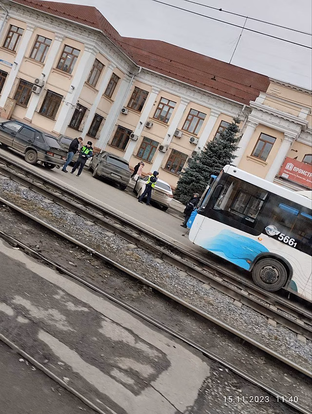 Соцсети: пробка на Дзержинского в Кемерове образовалась из-за ДТП со сбитым пешеходом