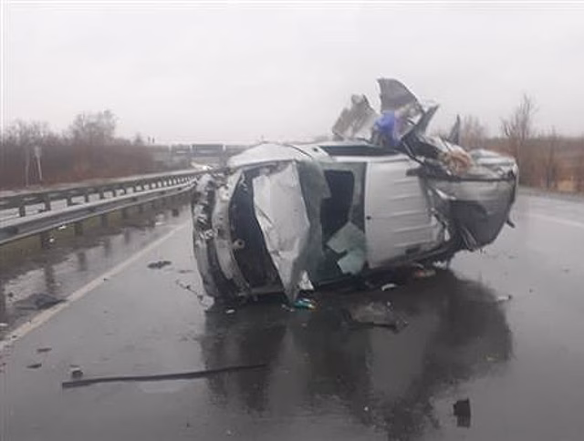 Под Самарой водитель-лихач перевернул Lada Largus