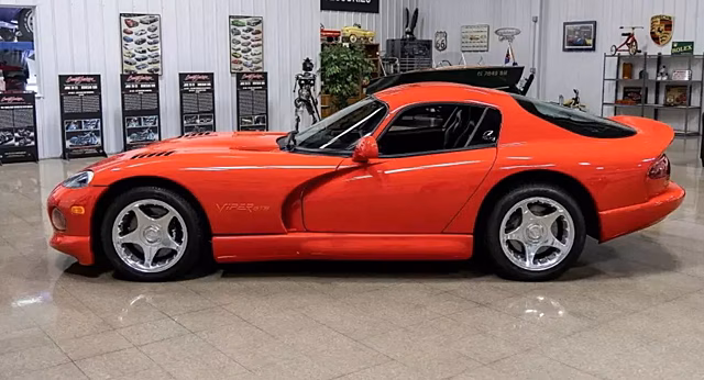 Новый Dodge Viper 1997 года выпуска продадут на аукционе