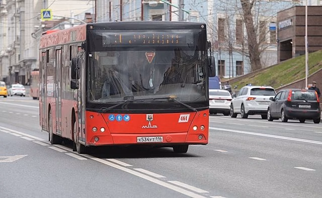 В Казани уволили двух сотрудников ПАТП №4, разбивших стекло автобуса ради съемок ролика