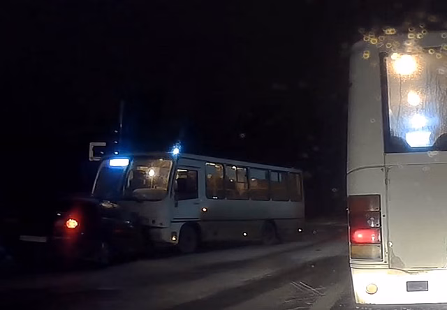 В Петрозаводске водитель в попытке избежать аварии травмировал двоих детей