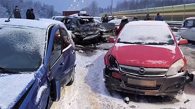 Движение по трассе М-11 восстановили после столкновения 50 автомобилей