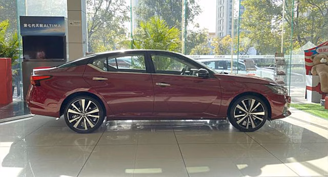 Nissan начал продажи обновленной Teana