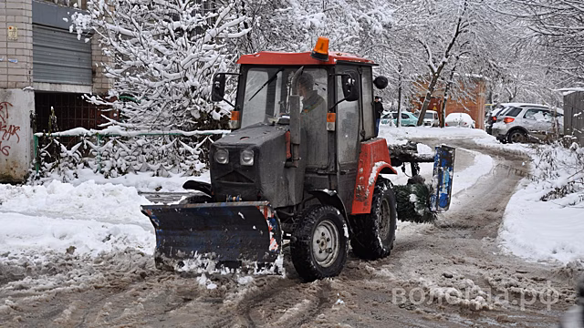 Более 120 нарушений по уборке снега зафиксировали в каникулы во дворах Вологды